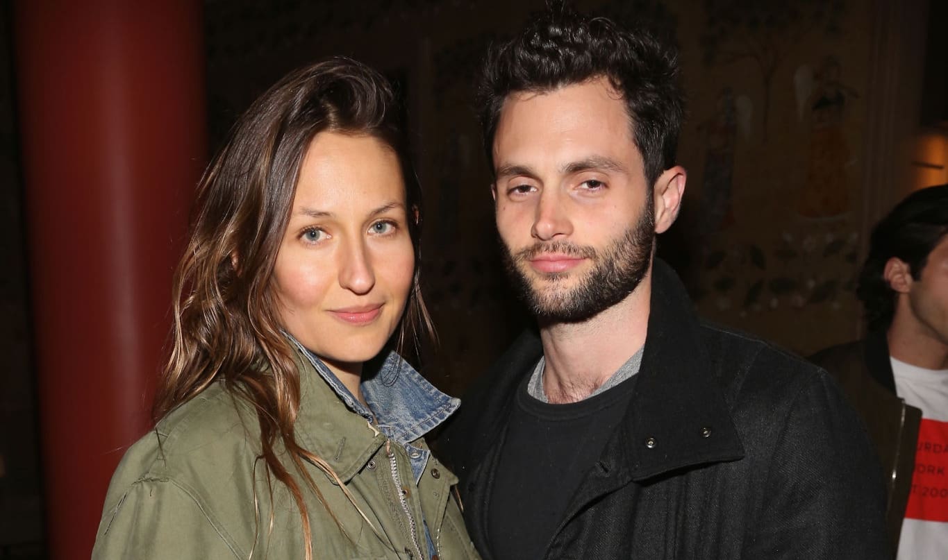 Domino Kirke and Penn Badgley